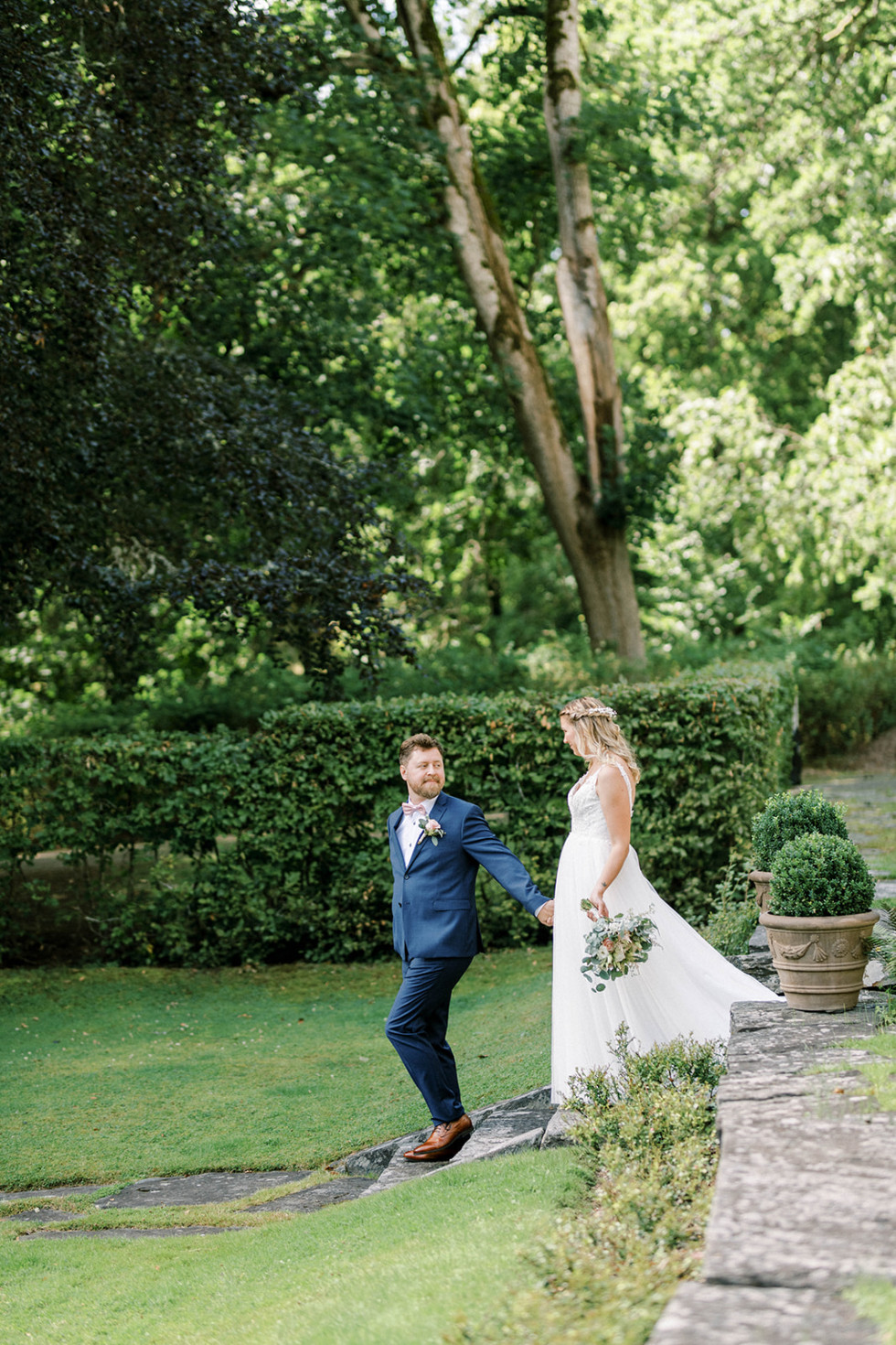 bröllopspar utomhus