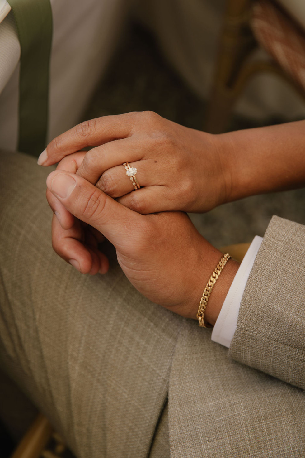 Vigselring på fingret