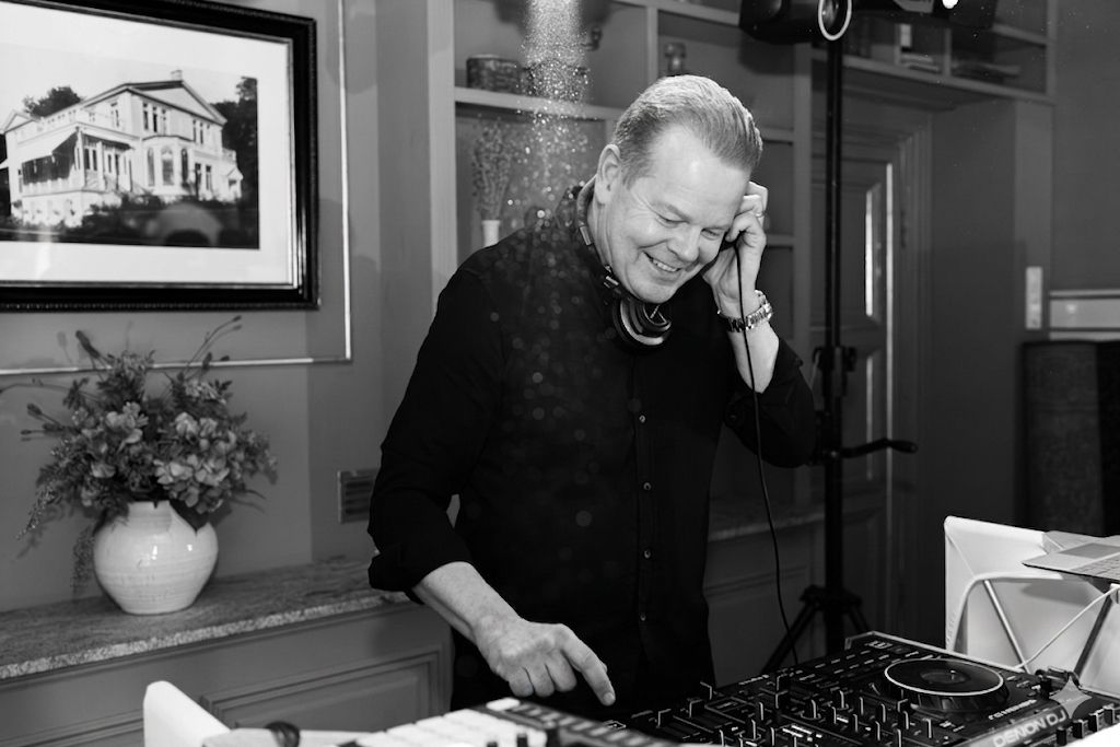 DJ Hannes spelar skivor på bröllop i Göteborg