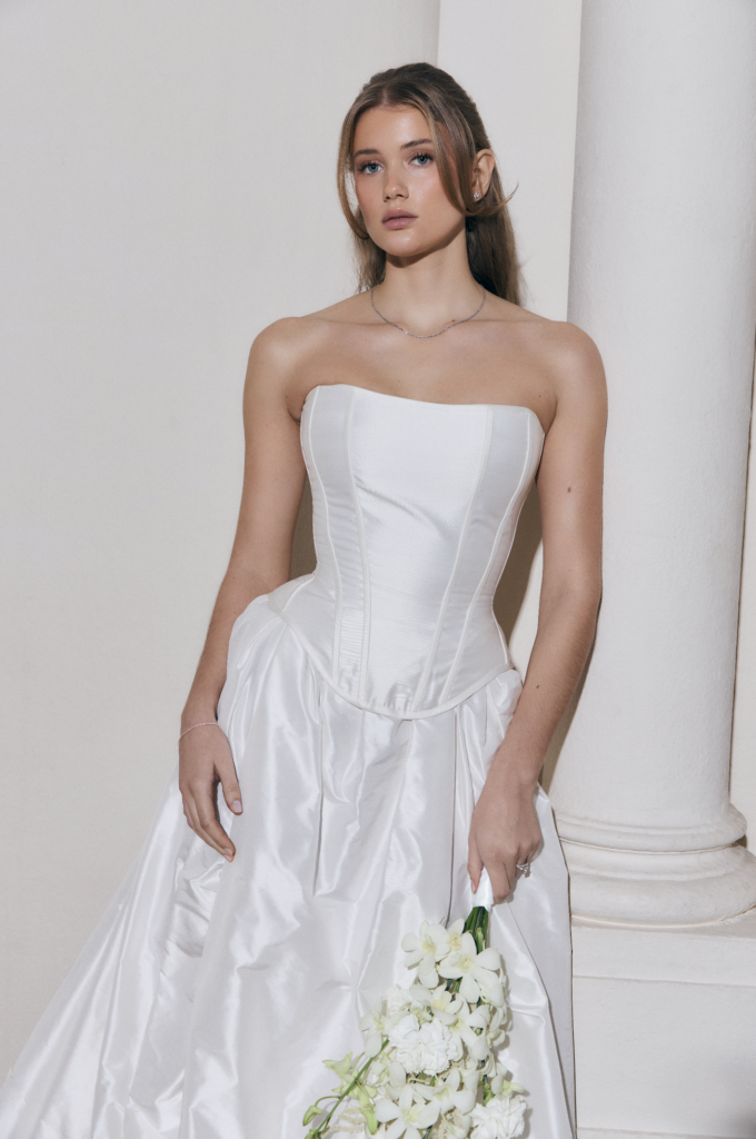 Skräddarsydd brudklädsel från Studio Tess Fischer inspirerad av Modern Bridal.